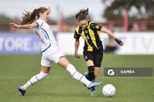 Micaela Domínguez, de Peñarol. Campeonato Uruguayo de Fútbol Femenino. Complejo Rentistas.