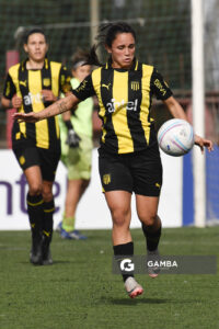 Caroline Díaz, de Peñarol. Campeonato Uruguayo de Fútbol Femenino. Complejo Rentistas.