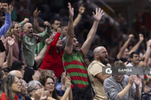 Hinchas de Aguada. Liga Uruguaya de Básquetbol. Antel Arena.