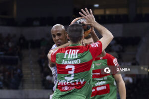 Ernesto Oglivie, de Nacional. Liga Uruguaya de Básquetbol. Antel Arena.
