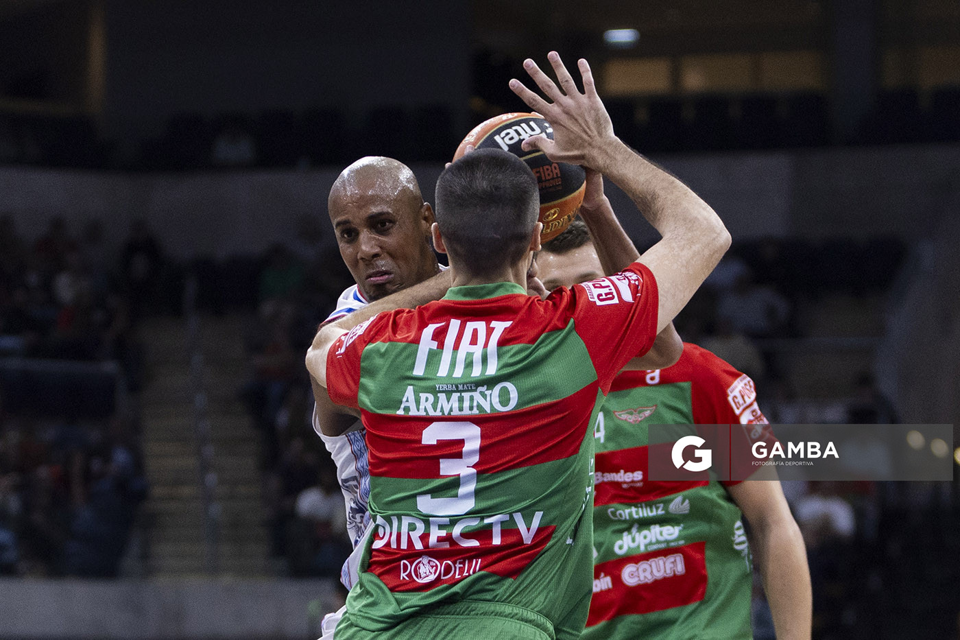 Ernesto Oglivie, de Nacional. Liga Uruguaya de Básquetbol. Antel Arena.