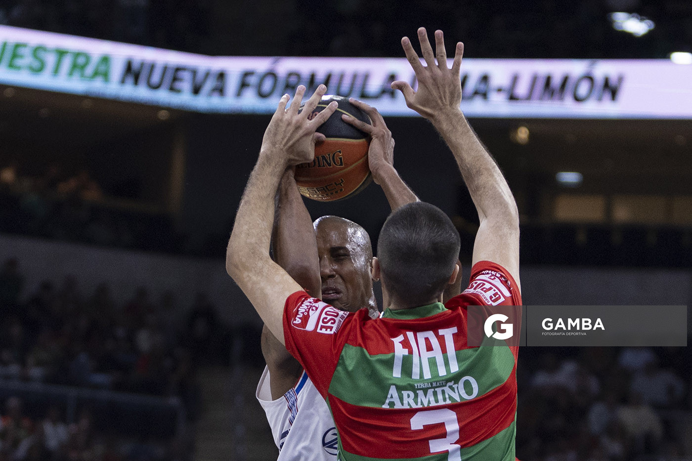 Ernesto Oglivie, de Nacional. Liga Uruguaya de Básquetbol. Antel Arena.