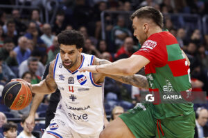 James Feldeine, de Nacional. Liga Uruguaya de Básquetbol. Antel Arena.