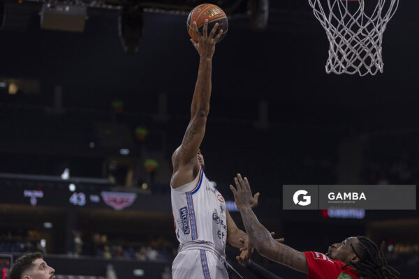 Ernesto Oglivie, de Nacional. Liga Uruguaya de Básquetbol. Antel Arena.