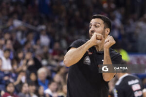 Germán Cortizas, director técnico de Aguada. Liga Uruguaya de Básquetbol. Antel Arena.