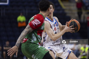 Mateo Sarni, de Nacional. Liga Uruguaya de Básquetbol. Antel Arena.