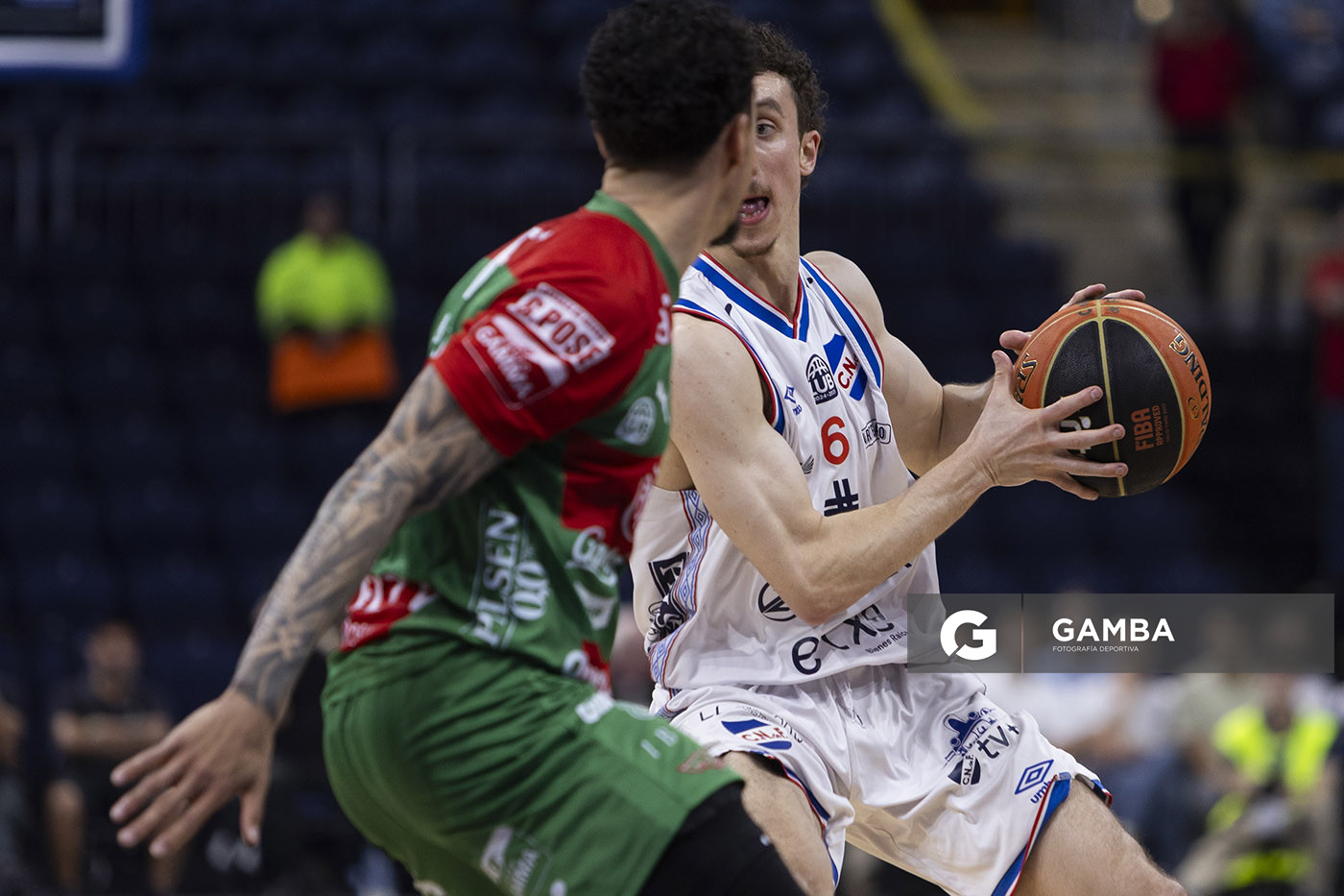 Mateo Sarni, de Nacional. Liga Uruguaya de Básquetbol. Antel Arena.
