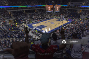 Hinchas de Nacional. Liga Uruguaya de Básquetbol. Antel Arena.