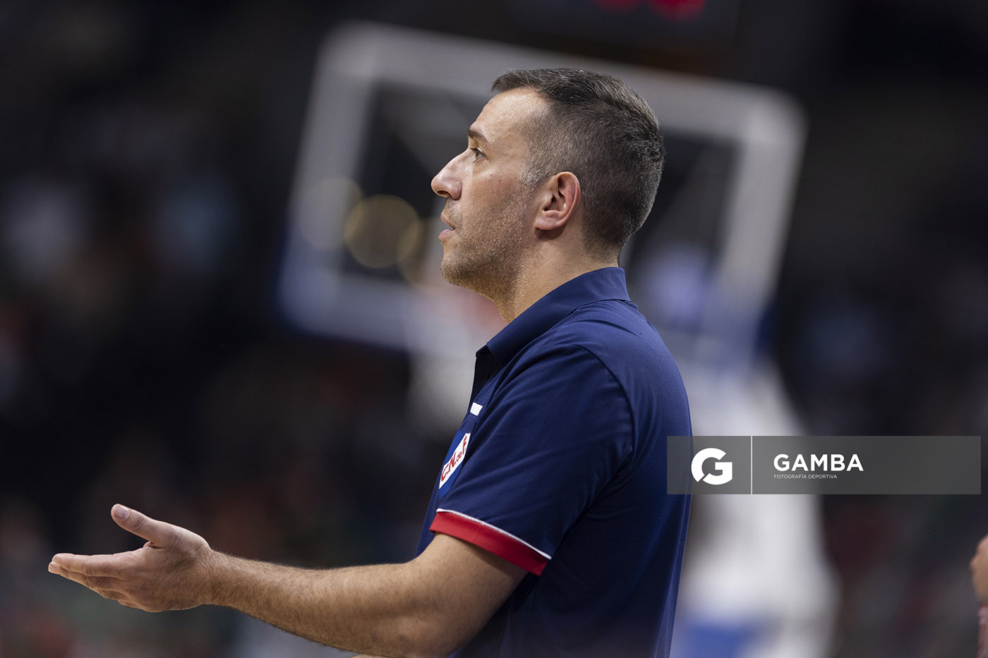 Álvaro Ponce, director técnico de Nacional. Liga Uruguaya de Básquetbol. Antel Arena.
