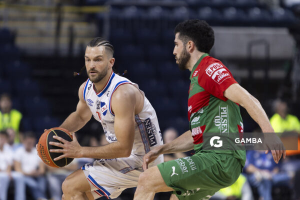 Gastón Semiglia, de Nacional. Liga Uruguaya de Básquetbol. Antel Arena.