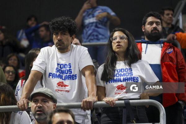 Hinchas de Nacional reclaman por los Desaparecidos. Liga Uruguaya de Básquetbol. Antel Arena.