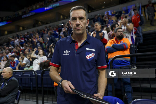 Álvaro Ponce, director técnico de Nacional. Liga Uruguaya de Básquetbol. Antel Arena.