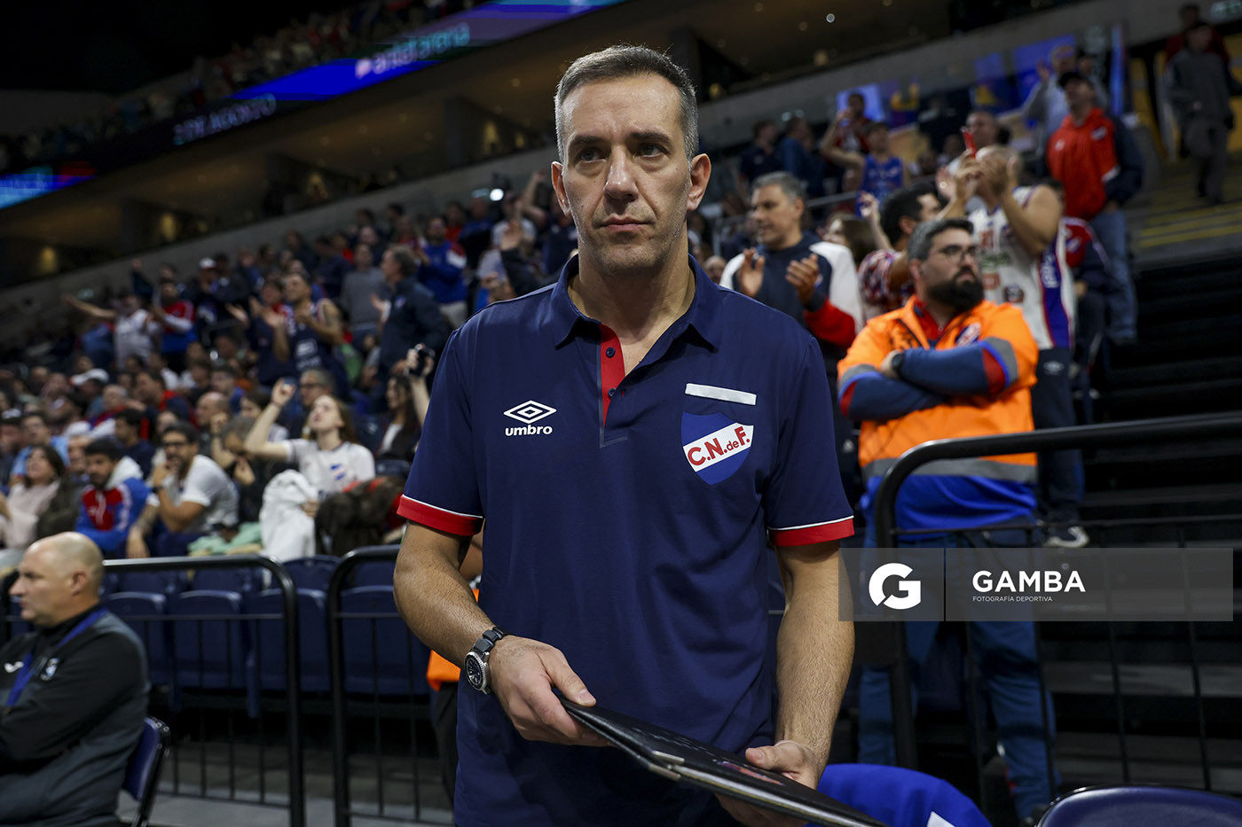 Álvaro Ponce, director técnico de Nacional. Liga Uruguaya de Básquetbol. Antel Arena.
