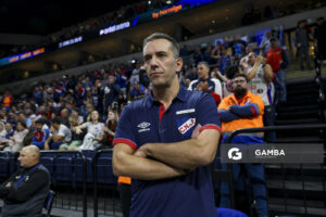 Álvaro Ponce, director técnico de Nacional. Liga Uruguaya de Básquetbol. Antel Arena.