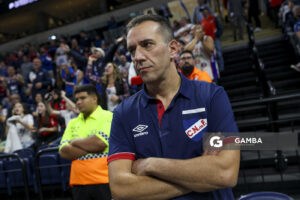 Álvaro Ponce, director técnico de Nacional. Liga Uruguaya de Básquetbol. Antel Arena.