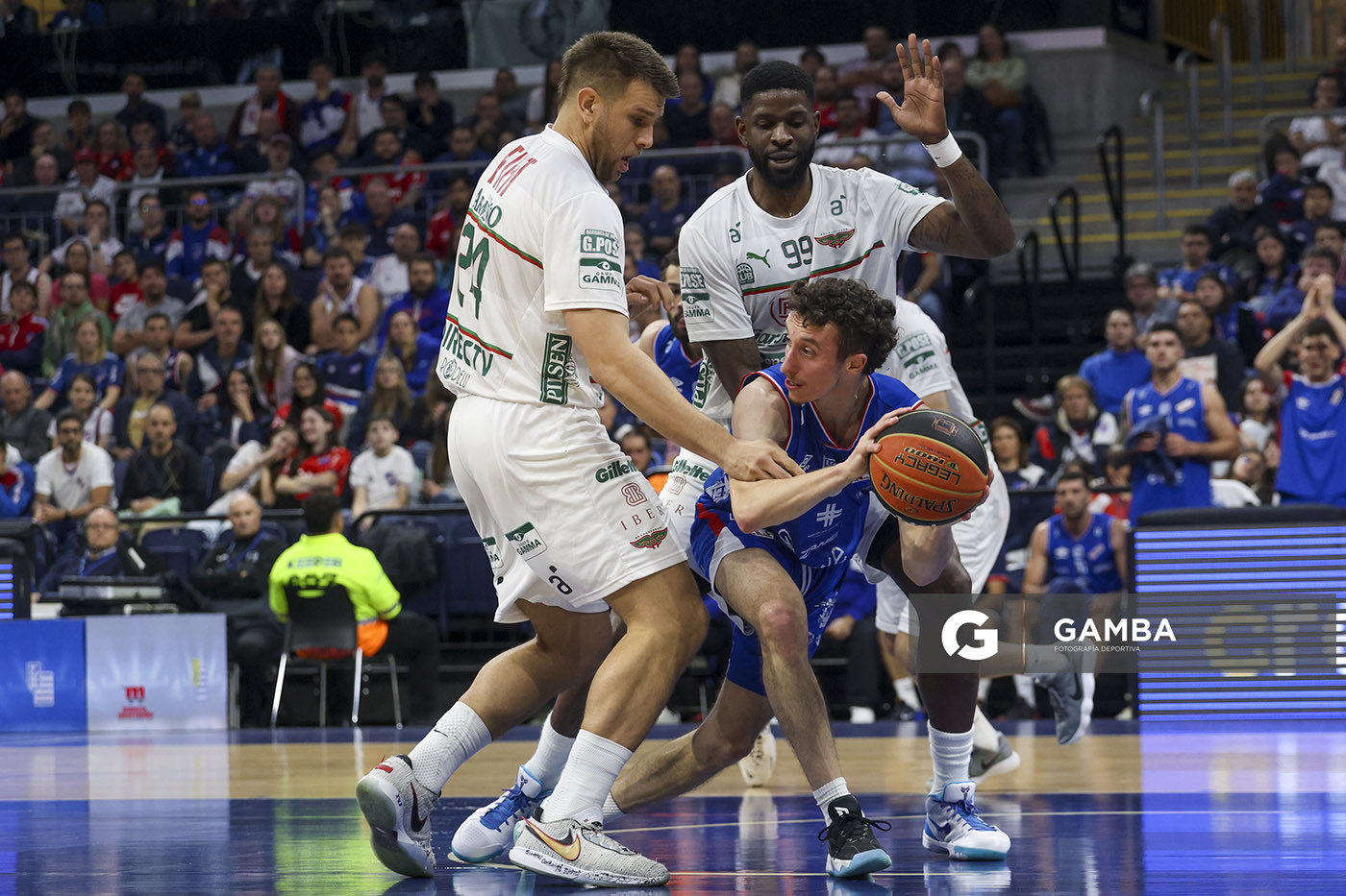 Mateo Sarni, de Nacional. Liga Uruguaya de Básquetbol. Antel Arena.