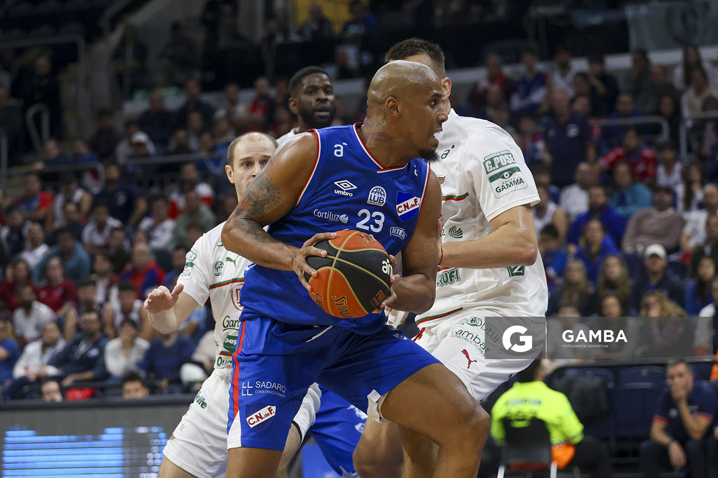 Ernesto Oglivie, de Nacional. Liga Uruguaya de Básquetbol. Antel Arena.