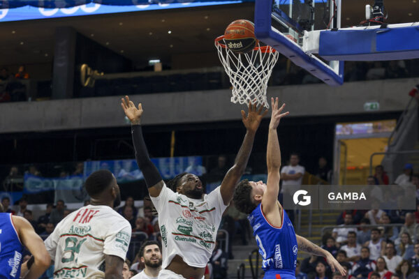 Frank Hassell, de Aguada. Liga Uruguaya de Básquetbol. Antel Arena.
