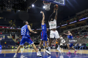 Frank Hassell, de Aguada. Liga Uruguaya de Básquetbol. Antel Arena.