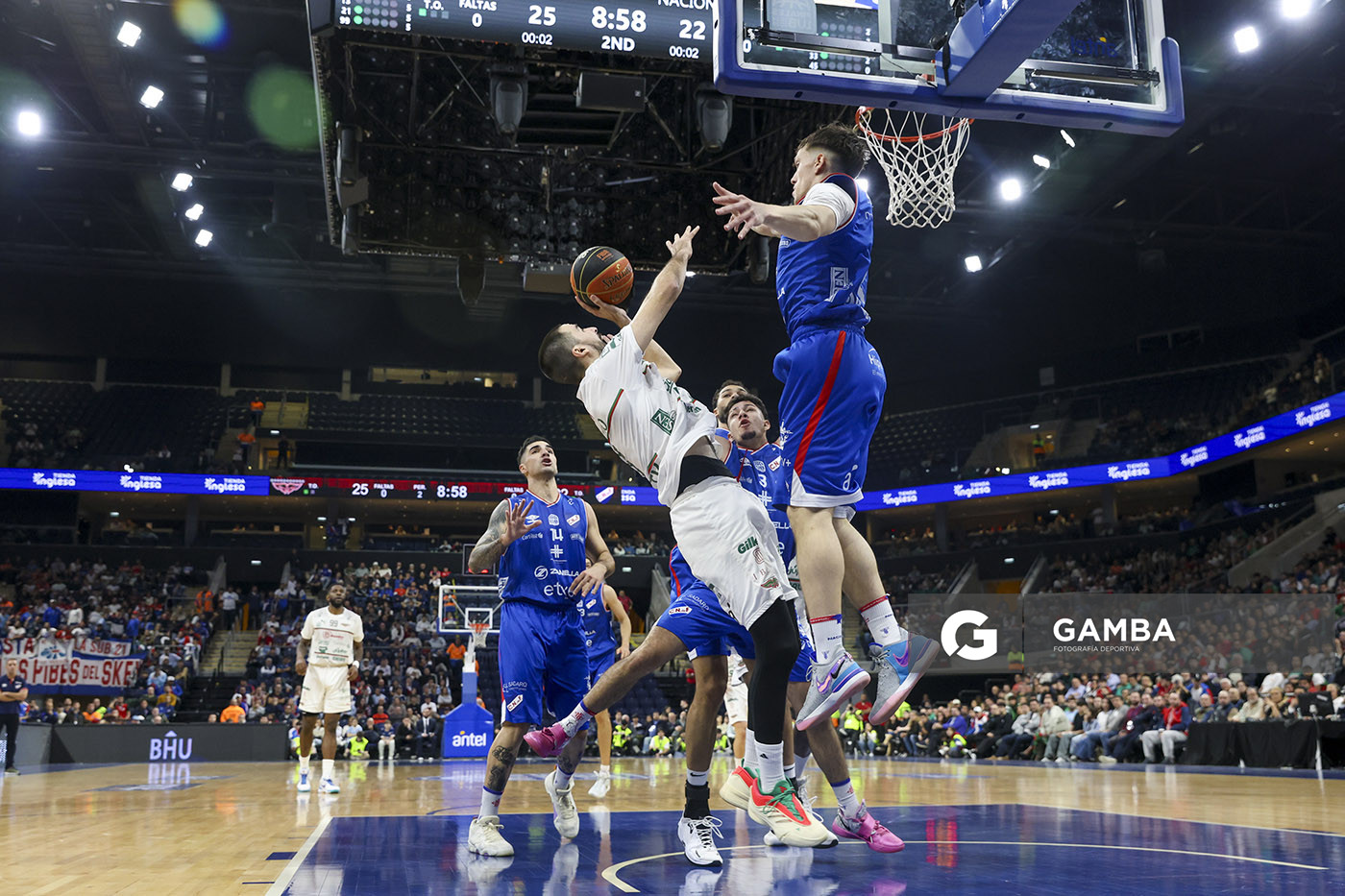 Joaquín Osimani, de Aguada. Liga Uruguaya de Básquetbol. Antel Arena.
