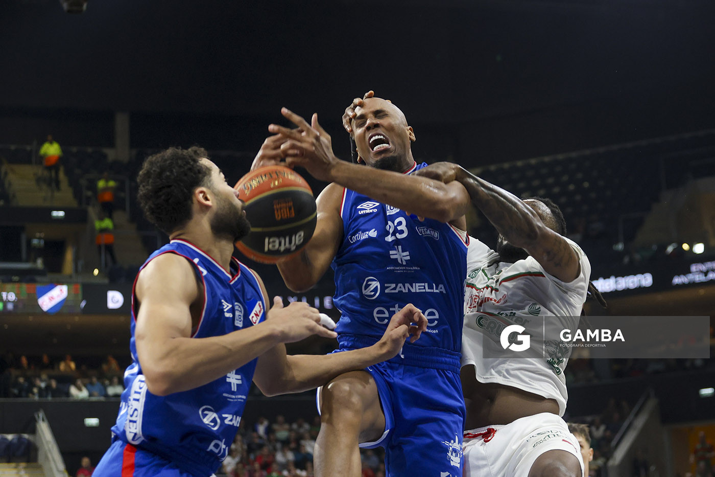 Ernesto Oglivie, de Nacional. Liga Uruguaya de Básquetbol. Antel Arena.