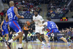 Jamil Wilson, de Aguada. Liga Uruguaya de Básquetbol. Antel Arena.