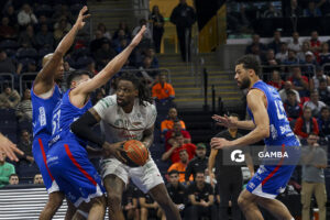 Frank Hassell, de Aguada. Liga Uruguaya de Básquetbol. Antel Arena.