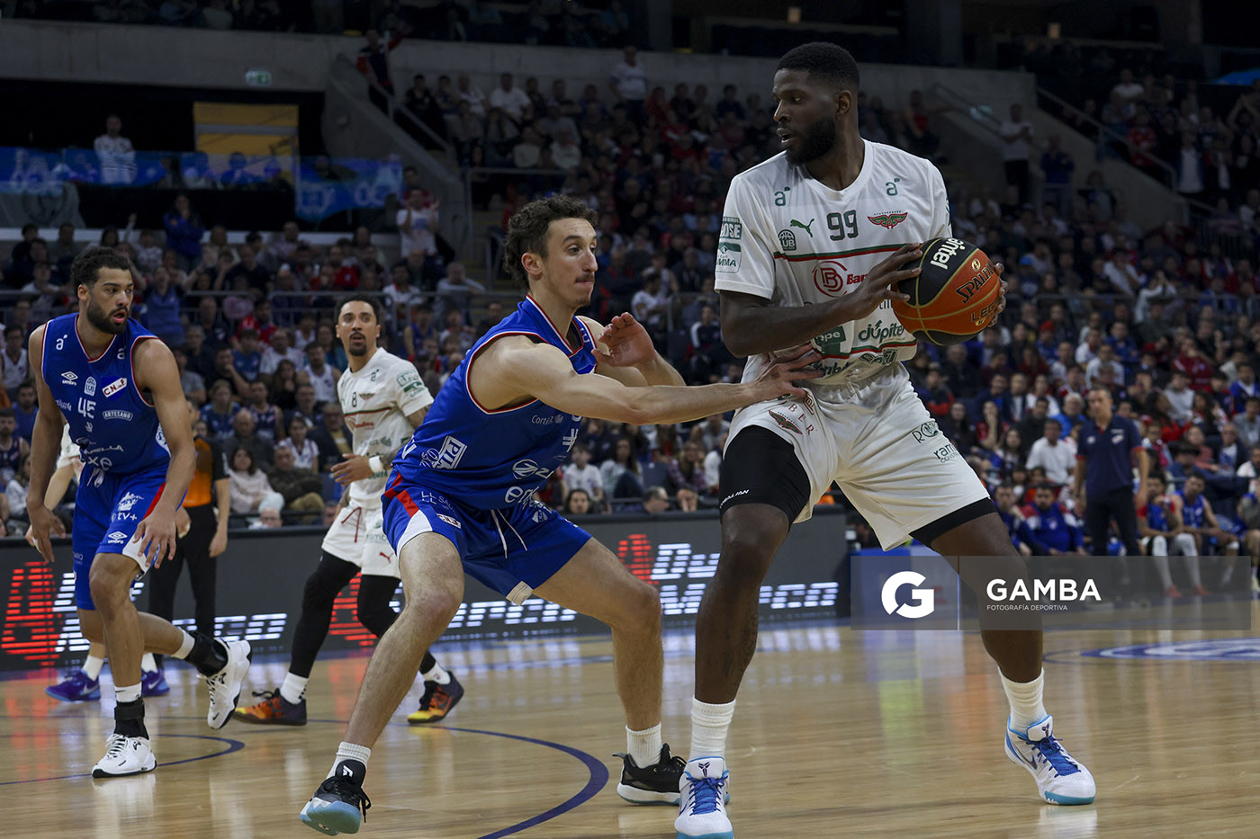 Jamil Wilson, de Aguada. Liga Uruguaya de Básquetbol. Antel Arena.