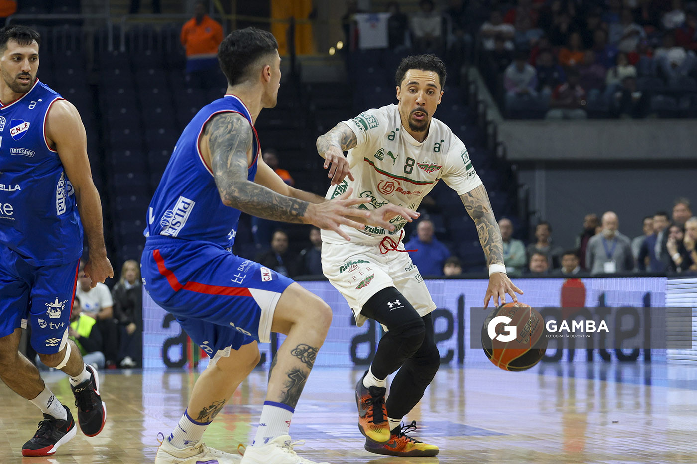 Donald Sims, de Aguada. Liga Uruguaya de Básquetbol. Antel Arena.