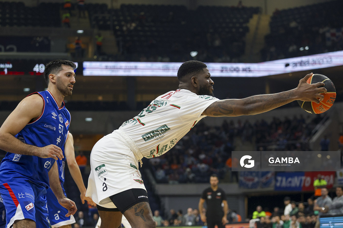 Jamil Wilson, de Aguada. Liga Uruguaya de Básquetbol. Antel Arena.