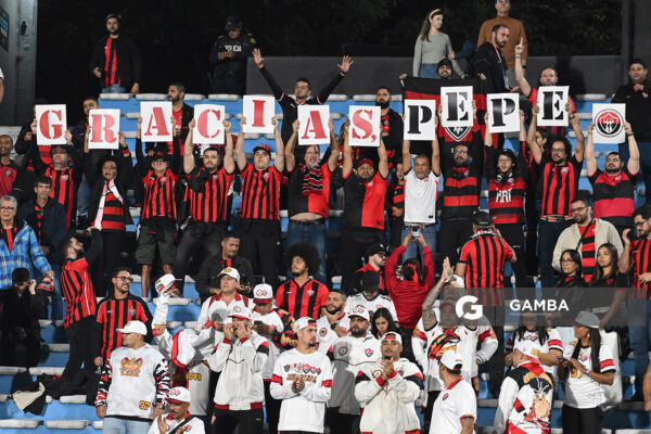 Hinchas de Vitoria. Copa Conmebol Sudamericana. Estadio Centenario.