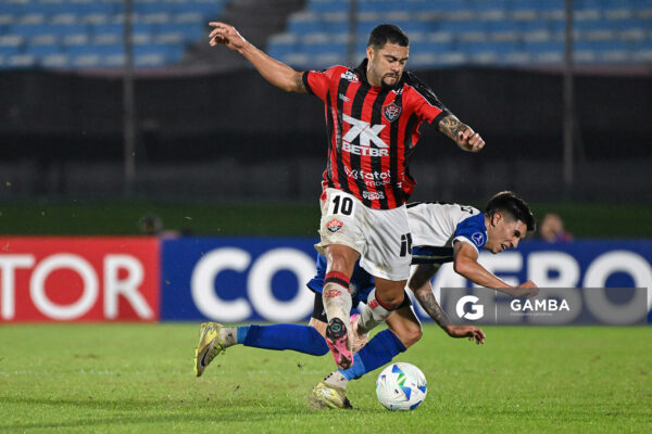 Wellington, de Vitoria. Copa Conmebol Sudamericana. Estadio Centenario.
