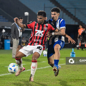 Ronald, de Vitoria. Copa Conmebol Sudamericana. Estadio Centenario.