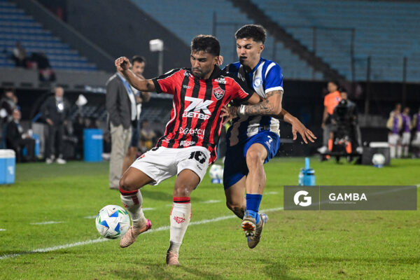 Ronald, de Vitoria. Copa Conmebol Sudamericana. Estadio Centenario.