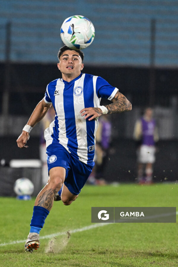 Julián Contrera, de Cerro Largo. Copa Conmebol Sudamericana. Estadio Centenario.