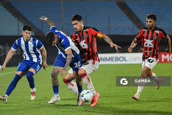 Bruno Hernández, de Cerro Largo. Copa Conmebol Sudamericana. Estadio Centenario.