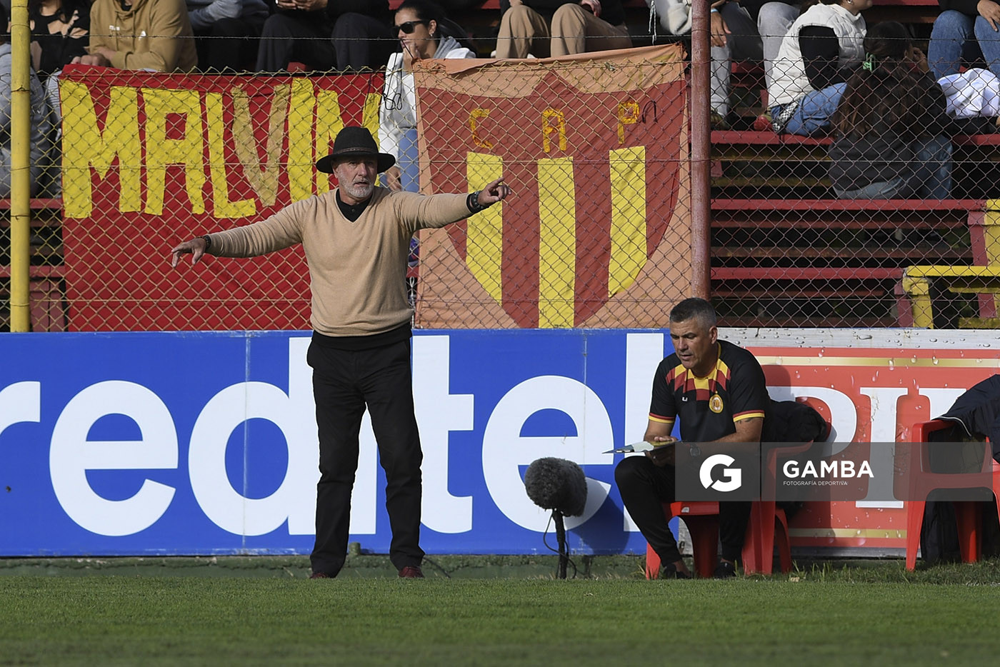 Alejandro Larrea, director técnico de Progreso. Torneo Apertura. Estadio Abraham Paladino.