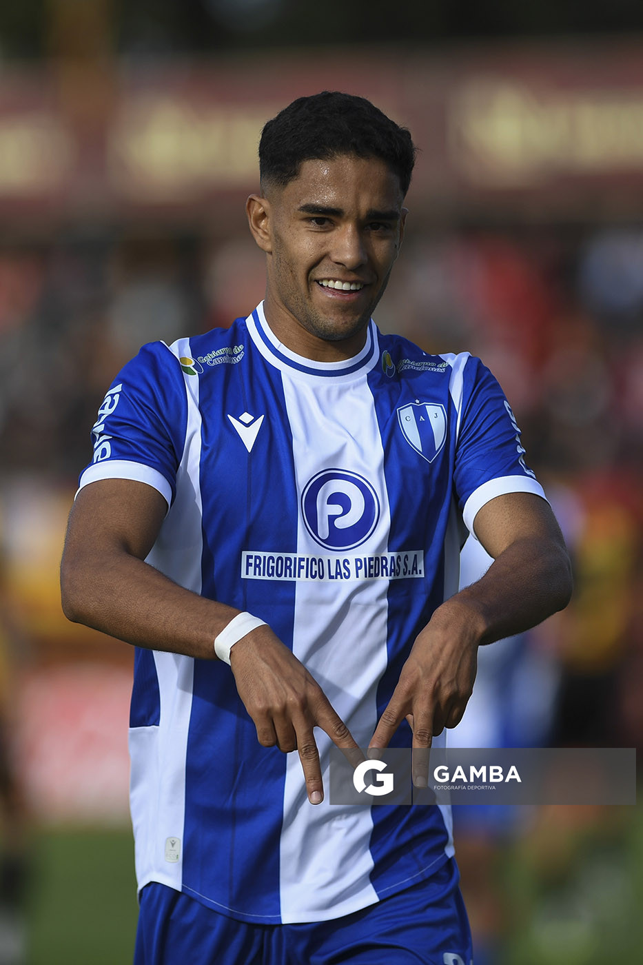 Rodrigo Chagas, de Juventud de Las Piedras, Torneo Apertura. Estadio Abraham Paladino.