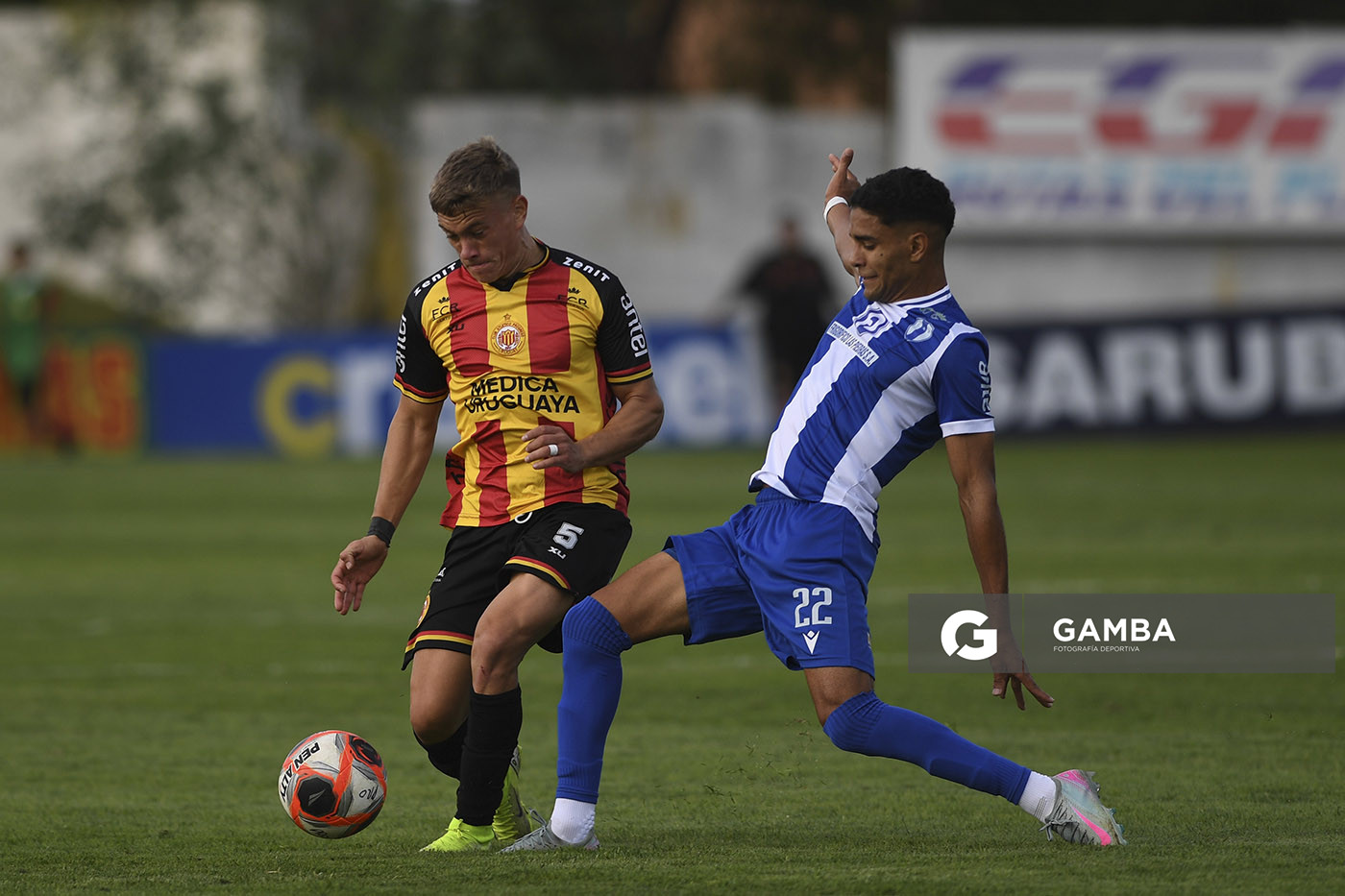 Agustín Pinheiro, de Progreso. Torneo Apertura. Estadio Abraham Paladino.
