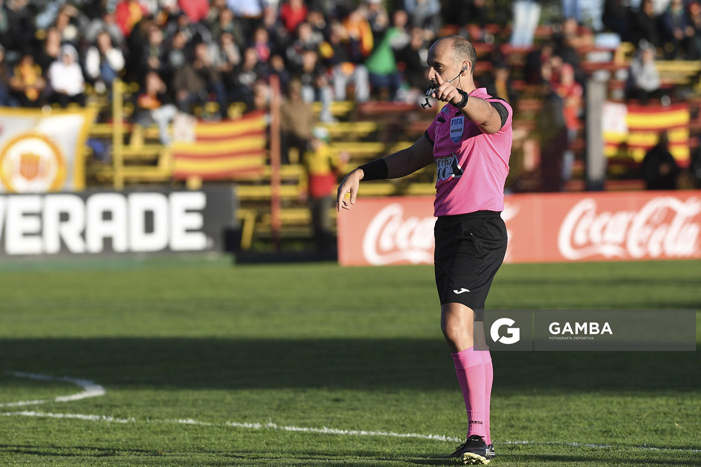 Javier Burgos, árbitro central. Torneo Apertura. Estadio Abraham Paladino.