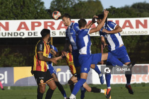 José Aja, de Juventud de Las Piedras. Torneo Apertura. Estadio Abraham Paladino.