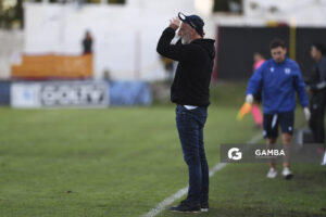 Diego Monarriz, director técnico de Juventud de Las Piedras. Torneo Apertura. Estadio Abraham Paladino.