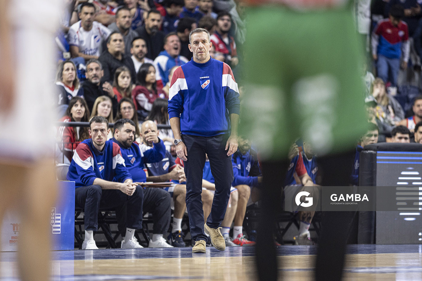 Álvaro Ponce, director técnico de Nacional. Liga Uruguaya de Básquetbol. Antel Arena.