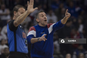 Álvaro Ponce, director técnico de Nacional. Liga Uruguaya de Básquetbol. Antel Arena.