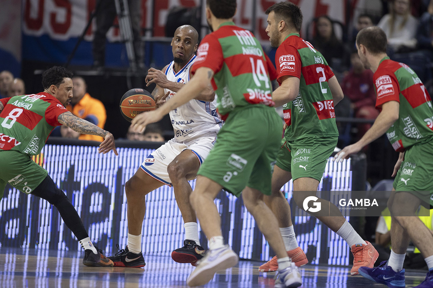 Ernesto Oglivie, de Nacional. Liga Uruguaya de Básquetbol. Antel Arena.