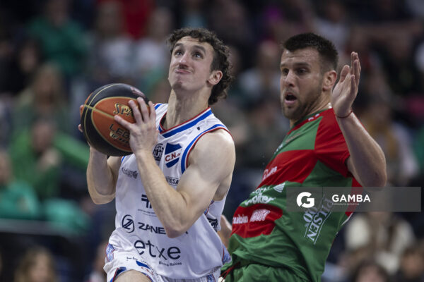 Mateo Sarni, de Nacional. Liga Uruguaya de Básquetbol. Antel Arena.