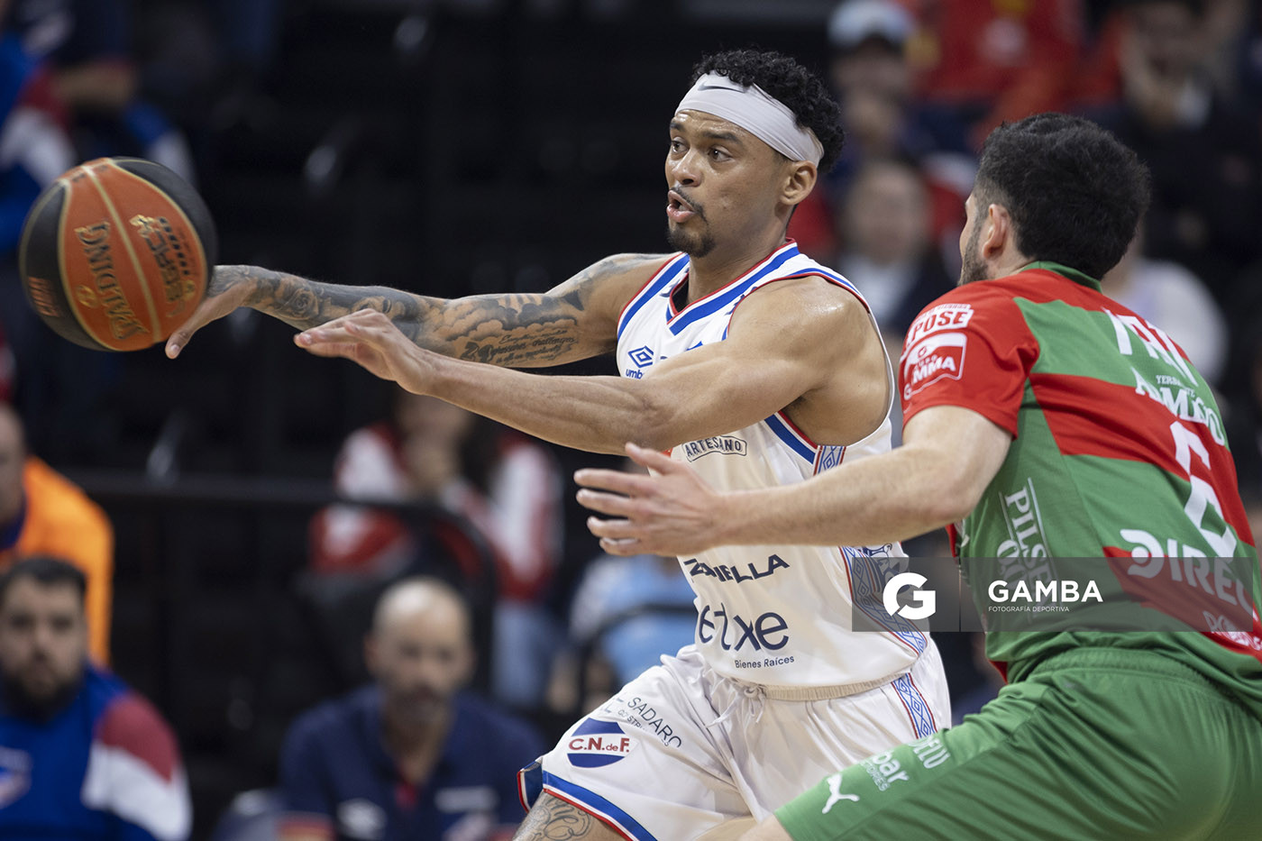 Michael Smith, de Nacional. Liga Uruguaya de Básquetbol. Antel Arena.