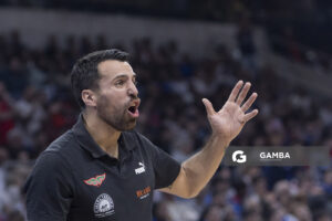 Germán Cortizas, director técnico de Aguada. Liga Uruguaya de Básquetbol. Antel Arena.