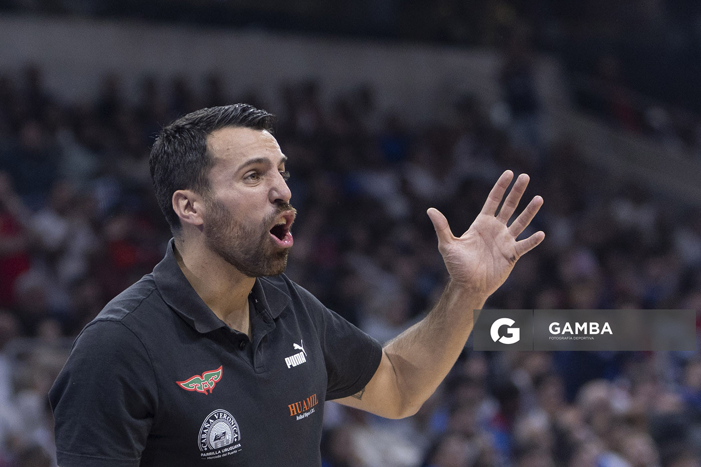 Germán Cortizas, director técnico de Aguada. Liga Uruguaya de Básquetbol. Antel Arena.