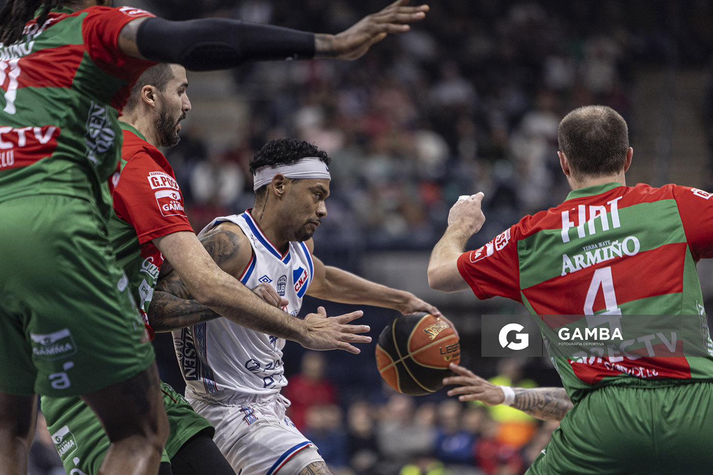 Michael Smith, de Nacional. Liga Uruguaya de Básquetbol. Antel Arena.